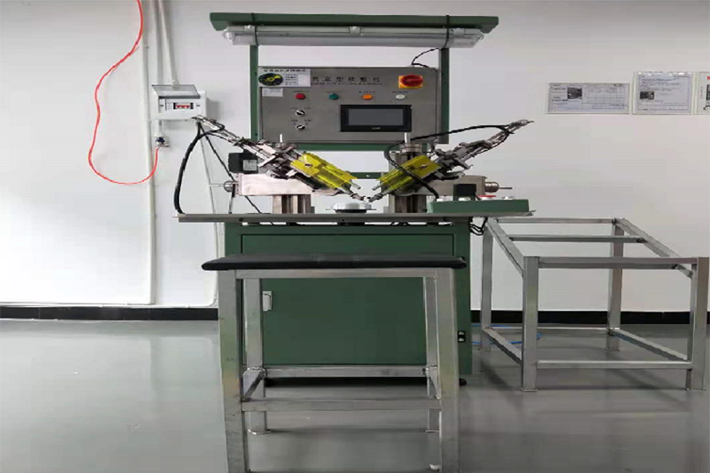 Vacuum Deflashing Machine